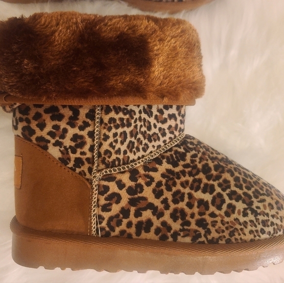 BNIB child's Wi-Fi Fuzzy leopard print boots! - Picture 4 of 11